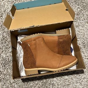 NWT Tom’s boots